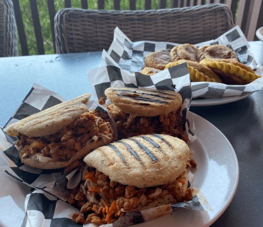 Eten op Curacao: Heerlijke Lokale Gerechten die Je Moet Proberen Lokale keuken Curacao