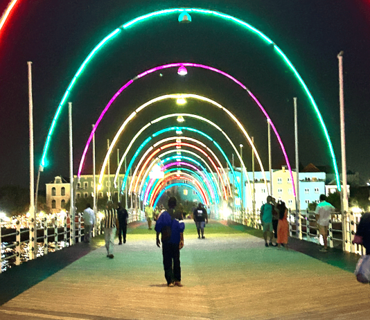 Betaalbaar reizen naar Curaçao: Tips voor budgetvriendelijk Reizen Pontjesbrug