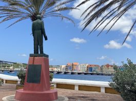 Praktische informatie Curaçao: alles wat je moet weten voor vertrek Praktische reistips Curaçao — stroom, tijdsverschil en simkaart voor vertrek regelen