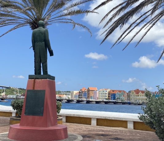 Praktische informatie Curaçao: alles wat je moet weten voor vertrek Praktische reistips Curaçao — stroom, tijdsverschil en simkaart voor vertrek regelen