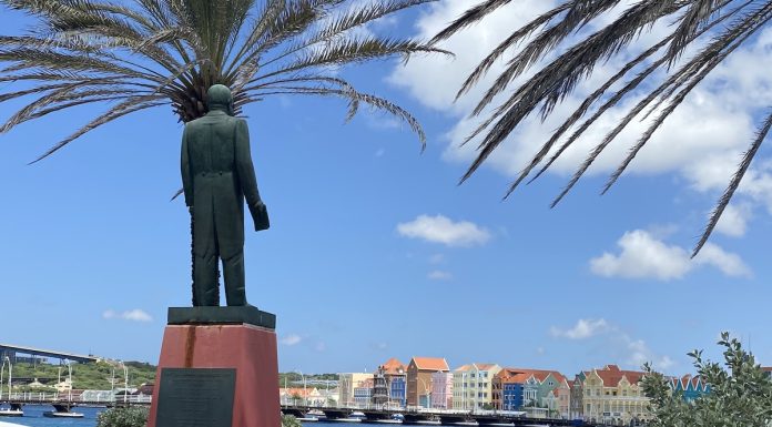 Praktische informatie Curaçao: alles wat je moet weten voor vertrek Praktische reistips Curaçao — stroom, tijdsverschil en simkaart voor vertrek regelen